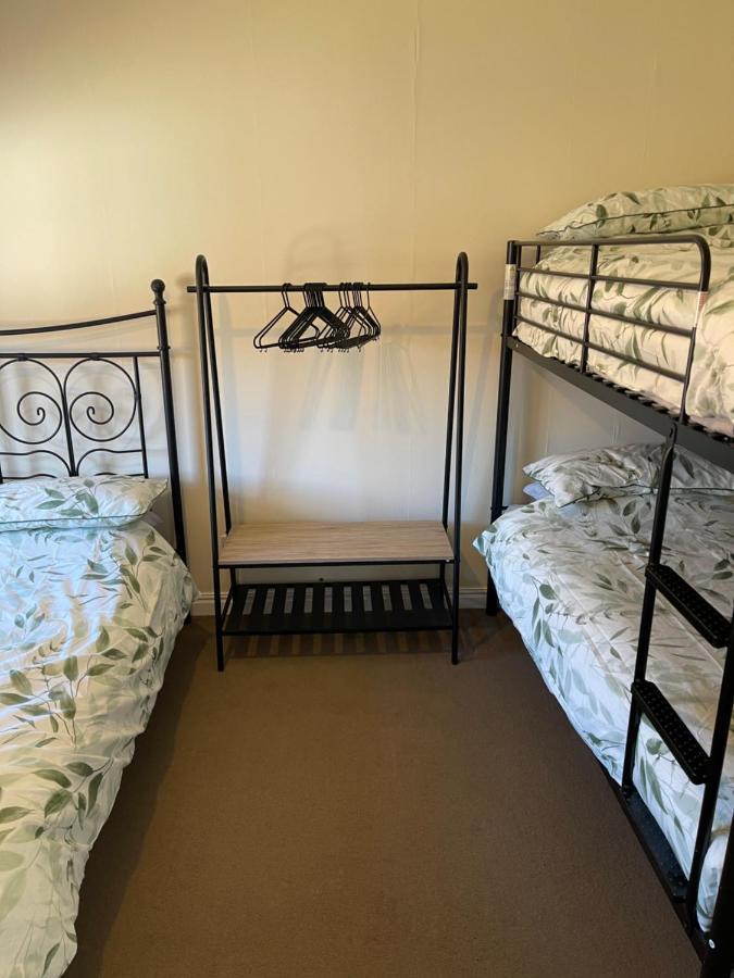 Large, Quiet, Sleeps 16, 4 Bathrooms, Parking, Leicester Exterior foto