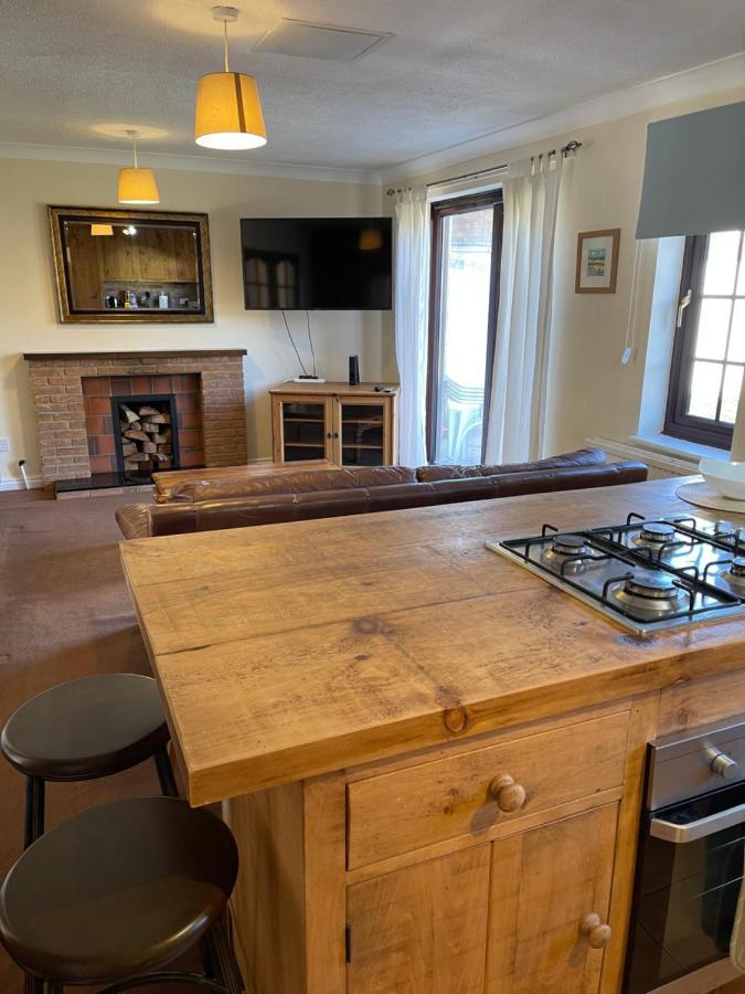 Large, Quiet, Sleeps 16, 4 Bathrooms, Parking, Leicester Exterior foto